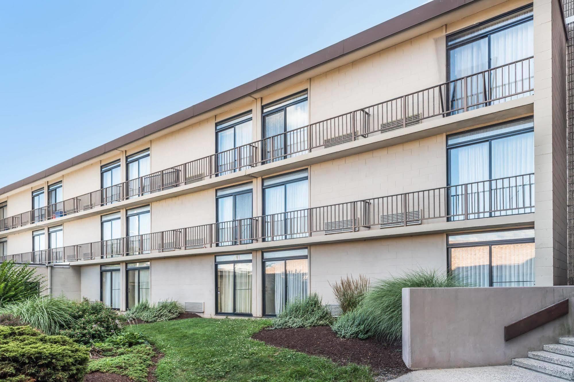 Howard Johnson By Wyndham Milford/New Haven Exterior photo